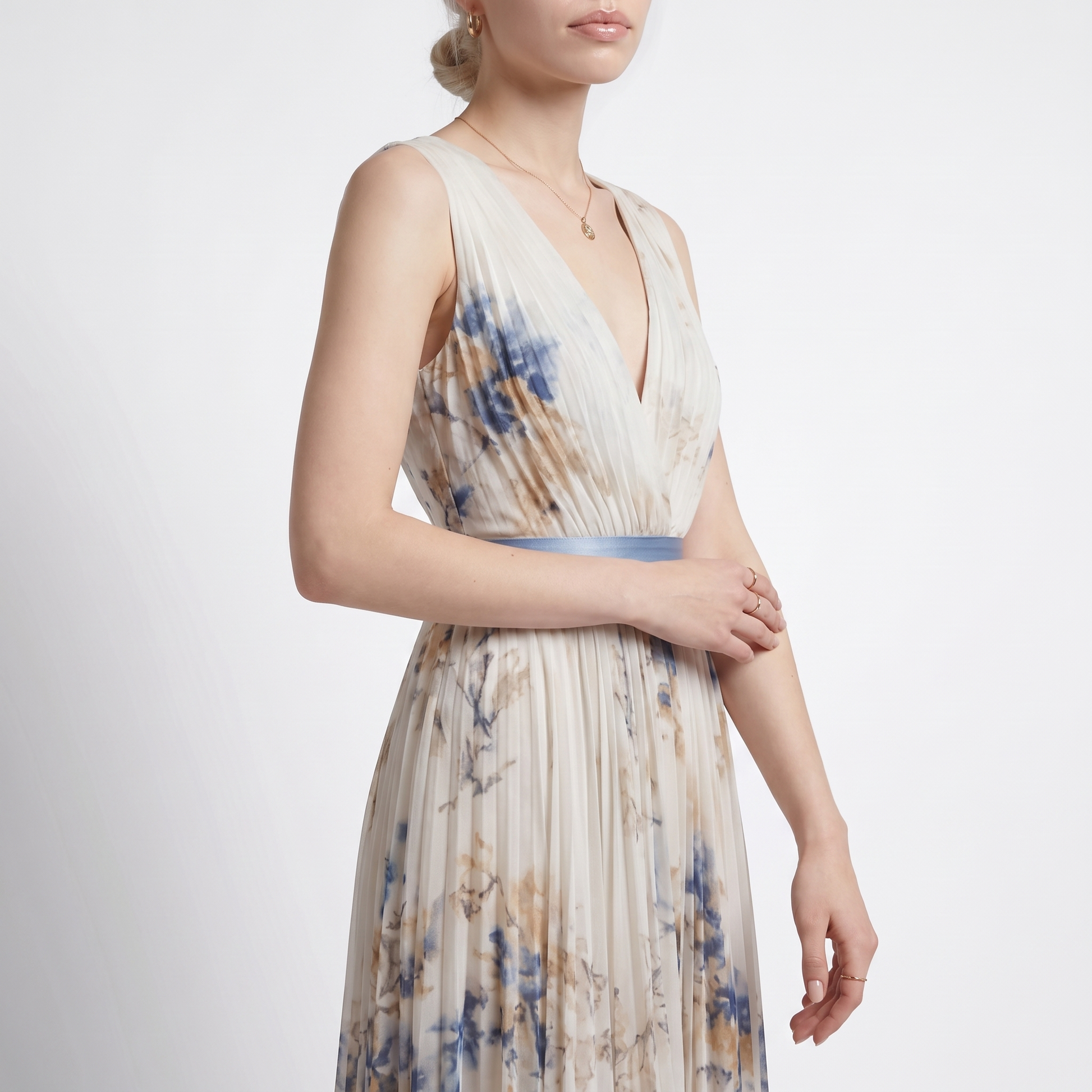 Sunoire rowella elegant pleated maxi dress torso crop 01