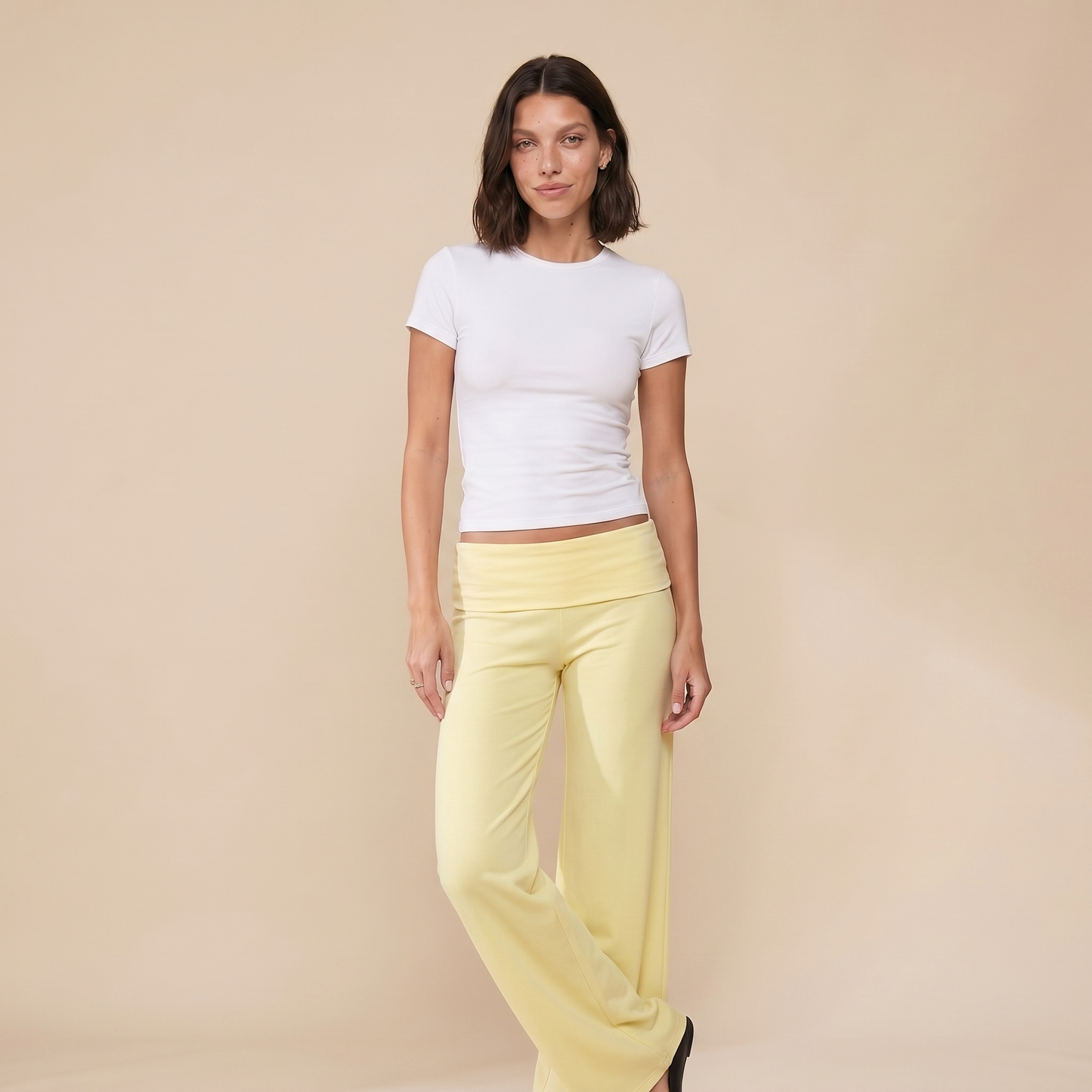 Sunoire s17091_black colorway yellow front crop 01