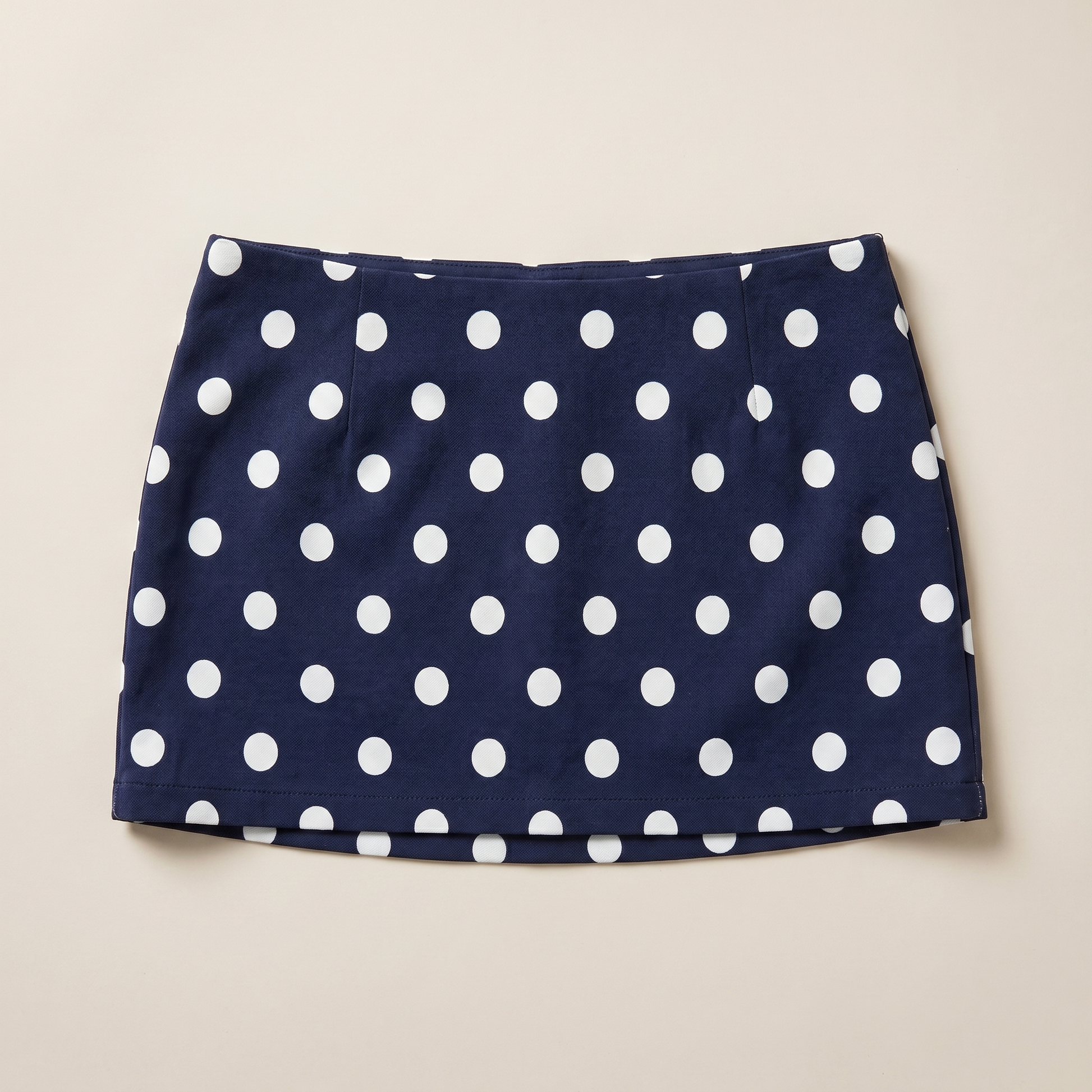 Sunoire s20942_navy and white garment flatlay 01