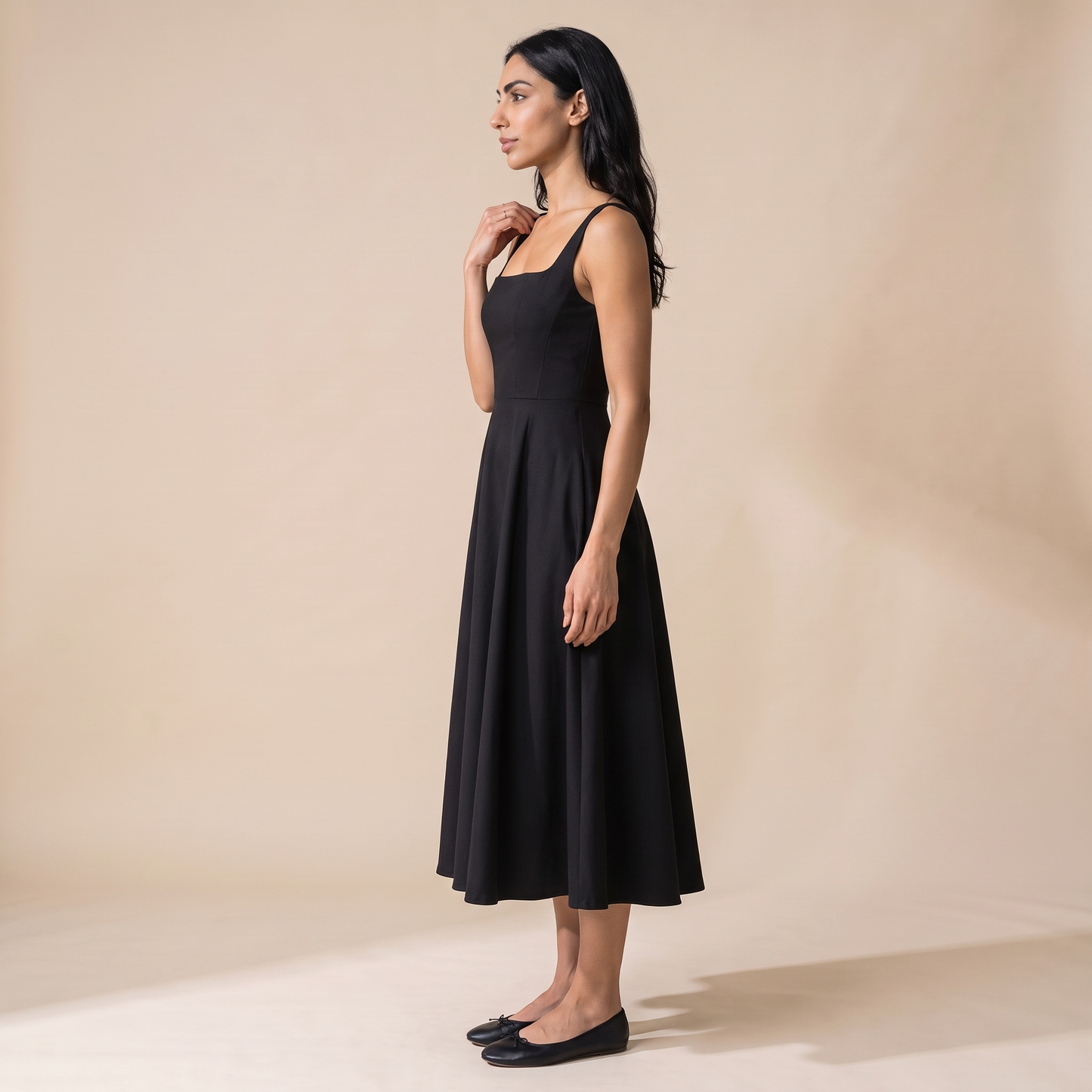 Sunoire serena black dress side view 01