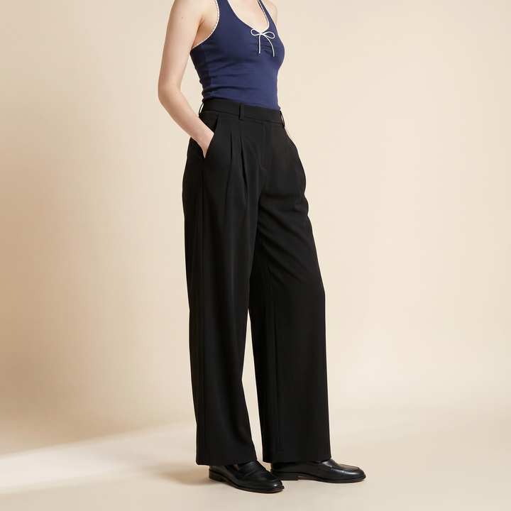 Sunoire tatiana black pants bottom front crop 01