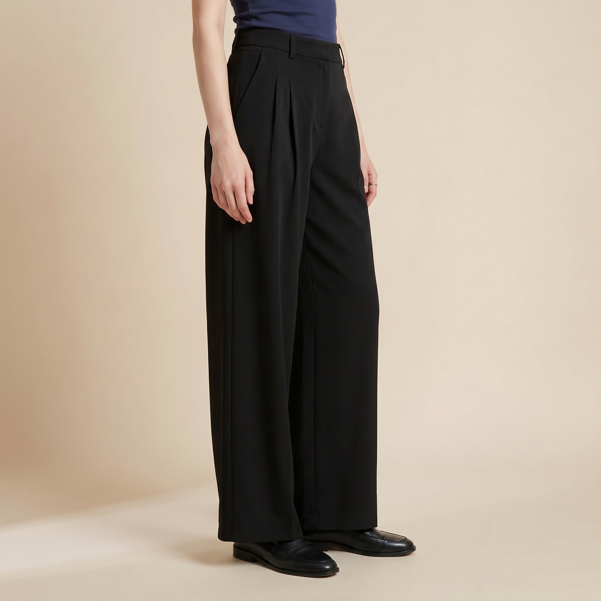 Sunoire tatiana black pants bottom side crop 01