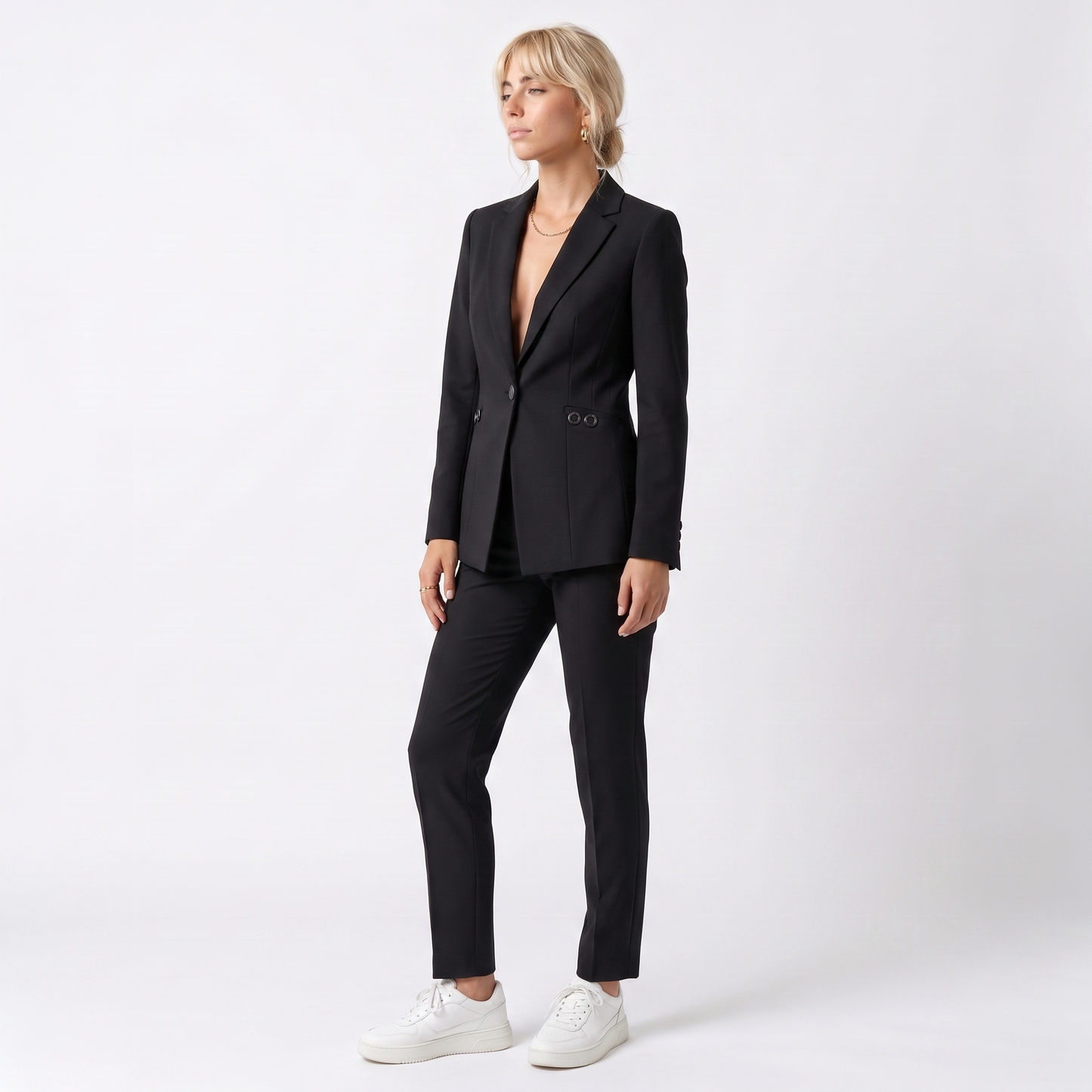 Sunoire women blazer set with one button and straight trousers three quarter 01