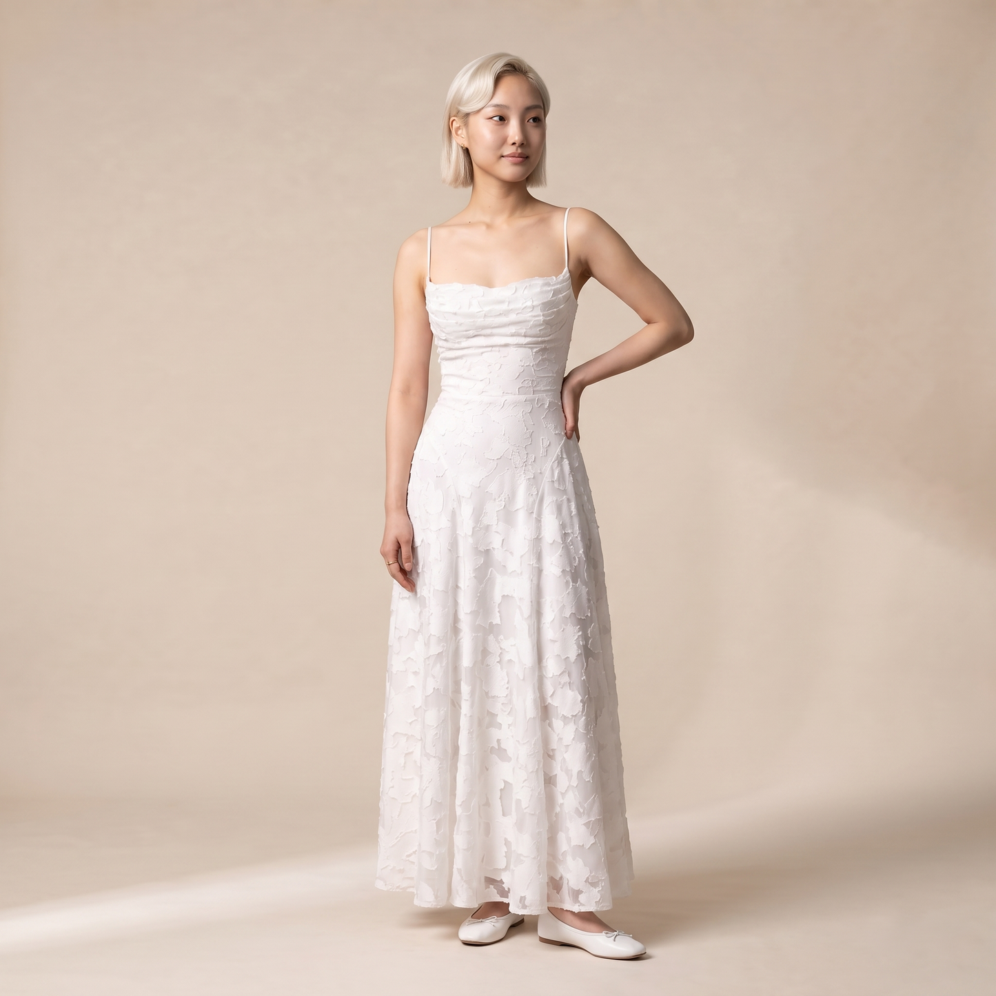 Sunoire women s floral maxi dress sculpted silhouette colorway white front hero 01