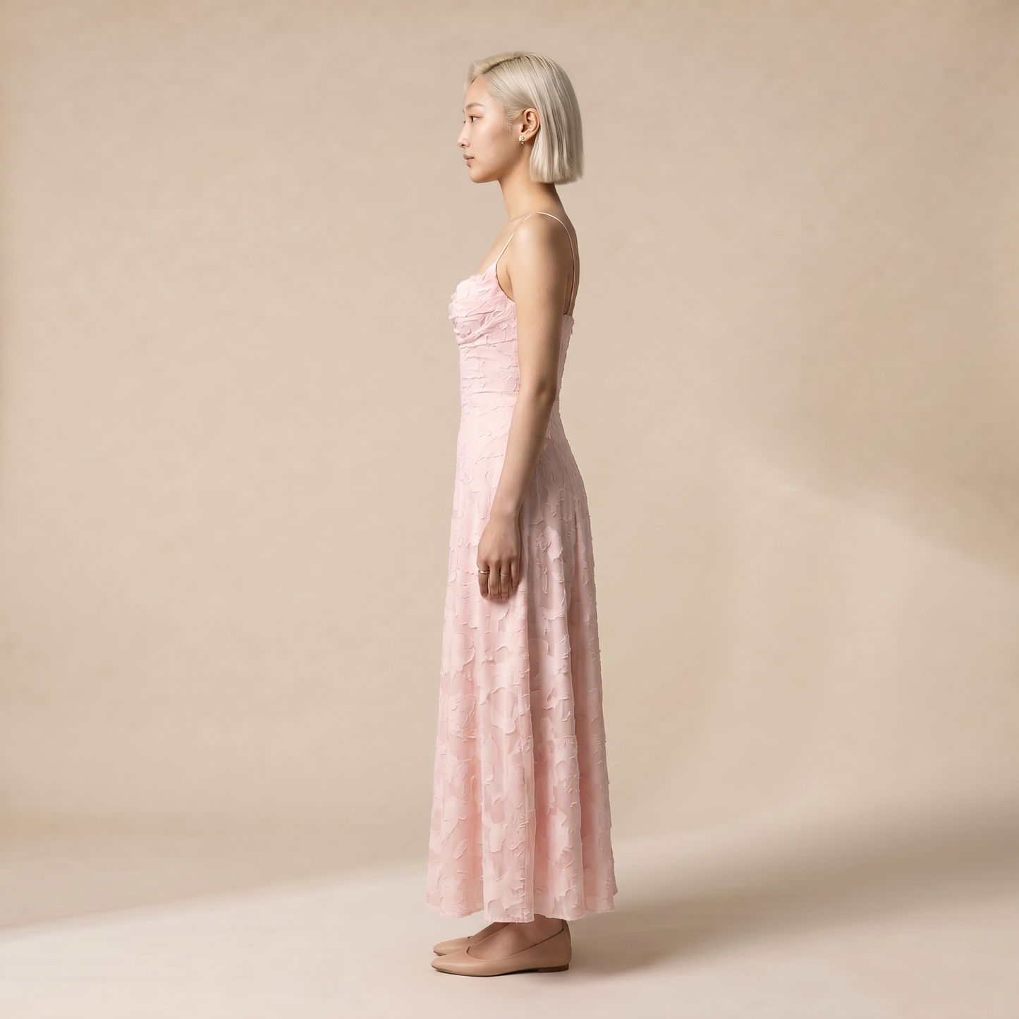Sunoire women s floral maxi dress sculpted silhouette side view 01