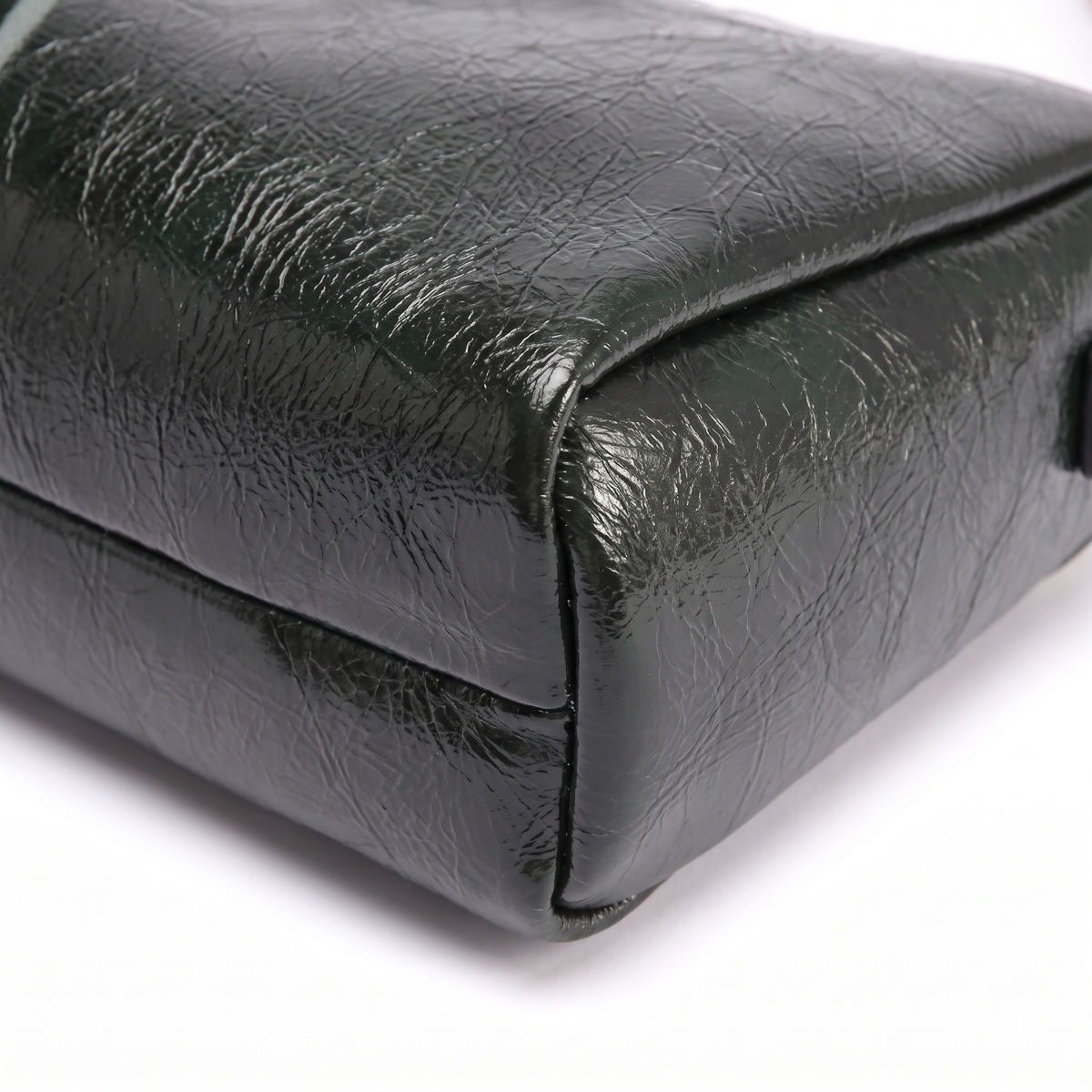 Women's Glossy Faux Leather Chain Shoulder Bag, detail close-up