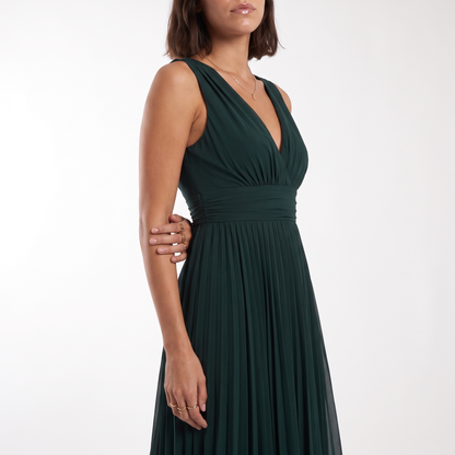 Sunoire womens pleated v neck maxi dress elegant flowing occasion dress torso crop 01
